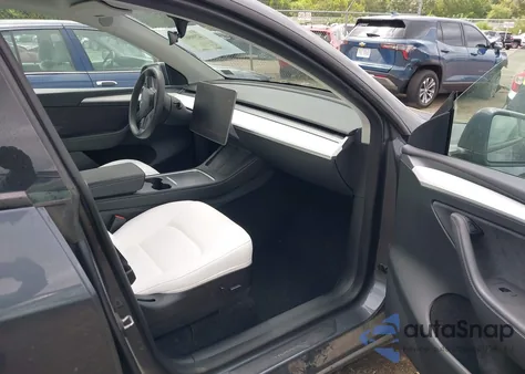 2023 Tesla Model Y Awd/Long Range Dual Motor All-Wheel Drive z USA, uszkodzony, nr VIN 7SAYGDEEXPF637342